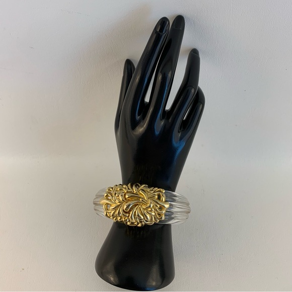 Vintage Inna Cytrine Paris Clear Lucite and Gold Bracelet - Picture 3 of 5